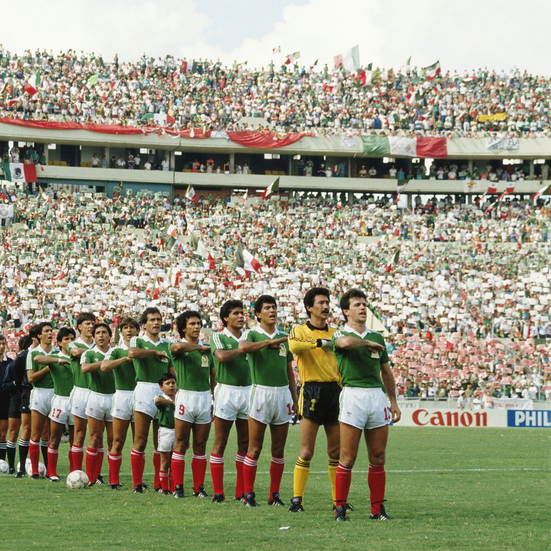 Jugadores de la selección de México y Alemania antes de un partido del Mundial 1986